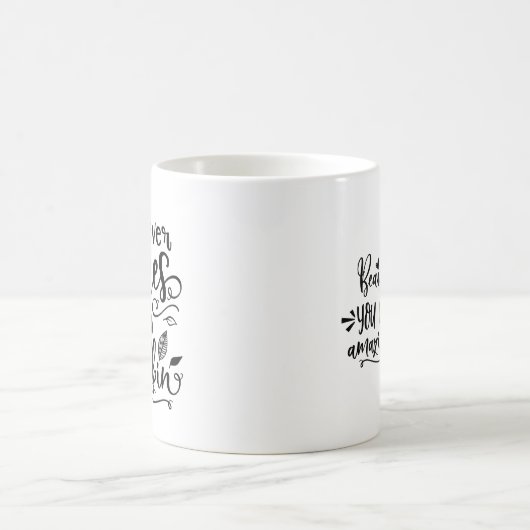 素晴らしいことができる美しい女の子少女旅行 コーヒーマグカップ (中央)