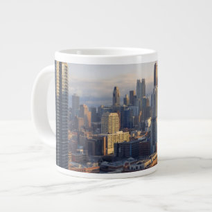 素晴らしいライトとの都市景観の眺め ジャンボコーヒーマグカップ