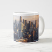 素晴らしいライトとの都市景観の眺め ジャンボコーヒーマグカップ (正面右)