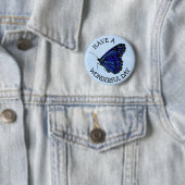 素晴らしい日の青かわいらしい蝶ボタンを持つ 缶バッジ (インサイチュ)