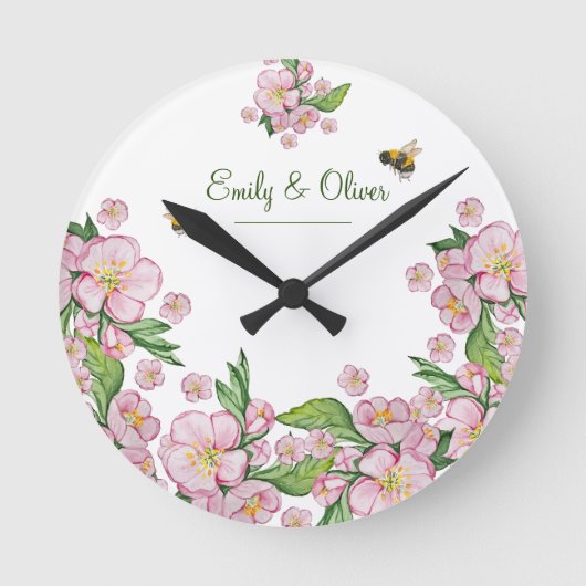 素晴らしい水色のリンゴの木の花とbее ラウンド壁時計 (正面)