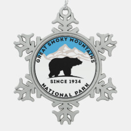 素晴らしい煙山の国立公園くま スノーフレークピューターオーナメント