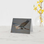 素晴らしい青鷲飛行中に- (Ardeaのherodias) カード (黄色い花)