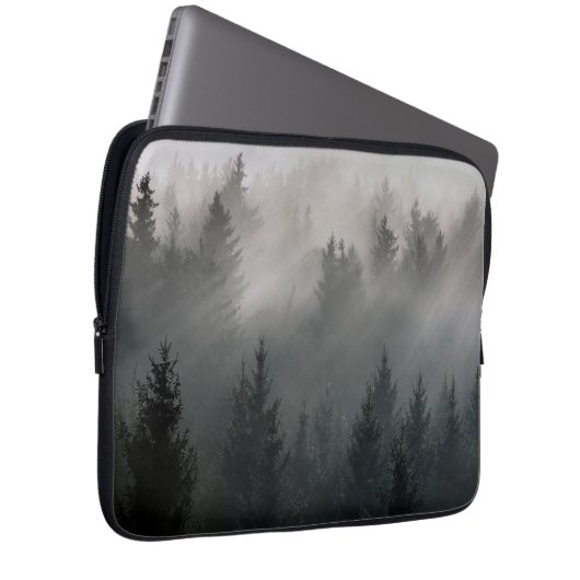 素晴らしい黒と白の夜明けの山 ラップトップスリーブ (正面右)