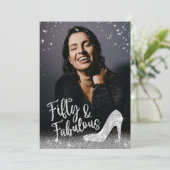 素晴らしい50シルバーグリッターあなたの写真を追加誕生日 招待状 (スタンド正面)