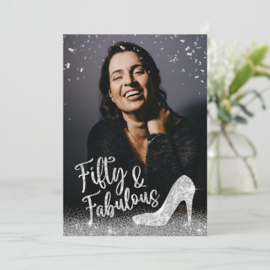 素晴らしい50シルバーグリッターあなたの写真を追加誕生日 招待状 (スタンド正面)