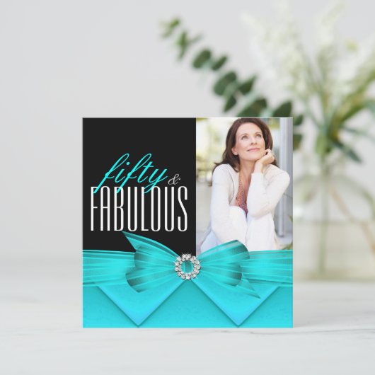 素晴らしい50ティール（緑がかった色）ブラックフォトエレガント誕生日 招待状 (スタンド正面)