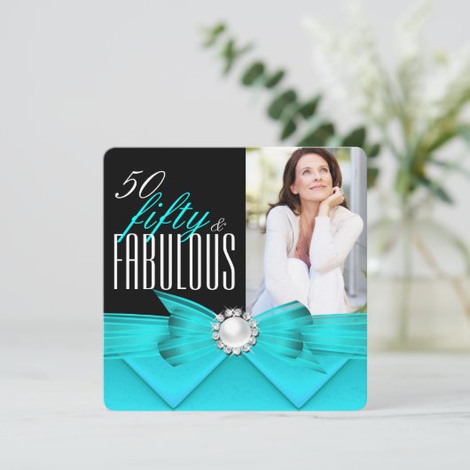 素晴らしい50ティール（緑がかった色）ブラックフォトバースデーパーティー 招待状 (スタンド正面)