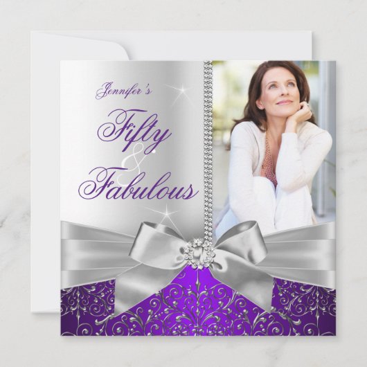 素晴らしい50フォトシルバーパープルボウ50誕生日 招待状 (正面)