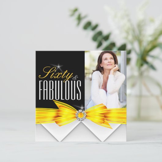 素晴らしい60フォトイエローエレガントモダン誕生日2 招待状 (スタンド正面)