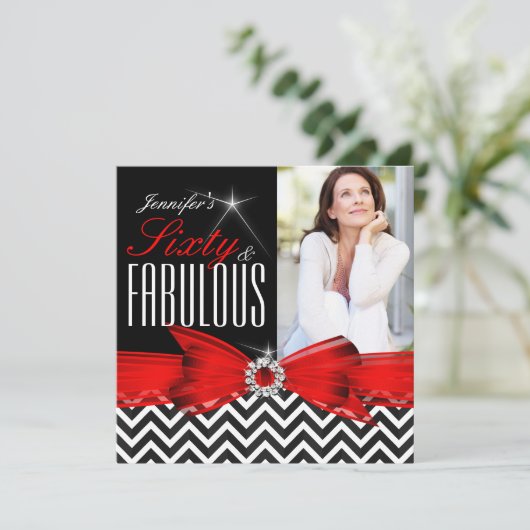 素晴らしい60レッドシェブロン白黒誕生日2 招待状 (スタンド正面)