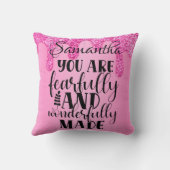 素晴らしく作られた聖書引用文ピンクグリッター名 クッション (裏面)