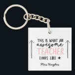 素晴らし先生モダンタイポグラフィ キーホルダー<br><div class="desc">これが素晴らし先生だ。素晴らし先生モダンタイポグラフィギフト手書きのモダンおもしろいスクリプトと名前と子供の名前の宇宙。あなたの先生のための完璧な年末、クリスマスまたは休日のギフトお気に入りの。</div>