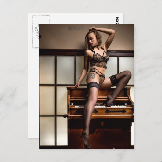 素晴らし美しいオンピアノブラックランジェリー写真 ポストカード (正面/裏面)