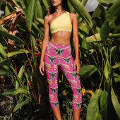 素晴らし金ゴールド柄ヨガのピンク カプリレギンス