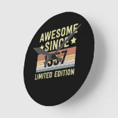 素晴らし1957年以来レトロ65歳誕生日 ラウンド壁時計 (傾斜)
