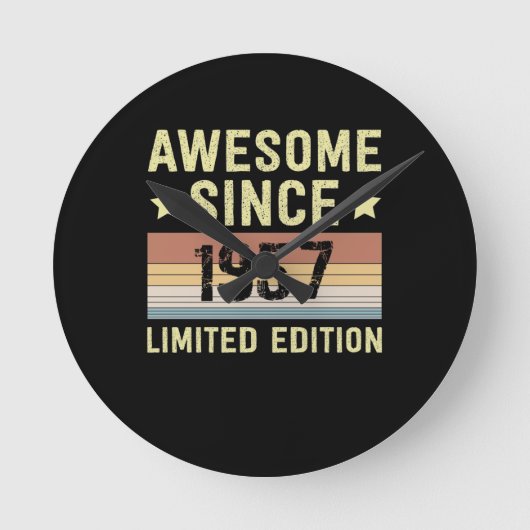 素晴らし1957年以来レトロ65歳誕生日 ラウンド壁時計 (正面)