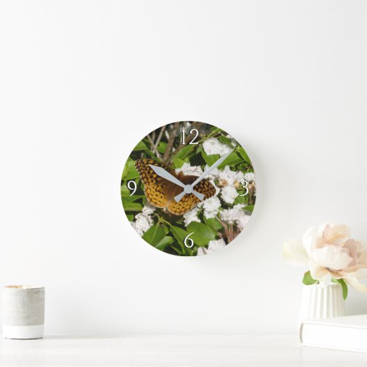 素晴らしMountain LaurelのSpangled Fritillery ラウンド壁時計 (ホーム)