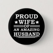 素晴誇りを持ったらしい夫の妻 缶バッジ (正面)