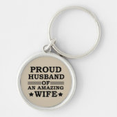 素晴誇りを持ったらしい妻の夫 キーホルダー (正面)