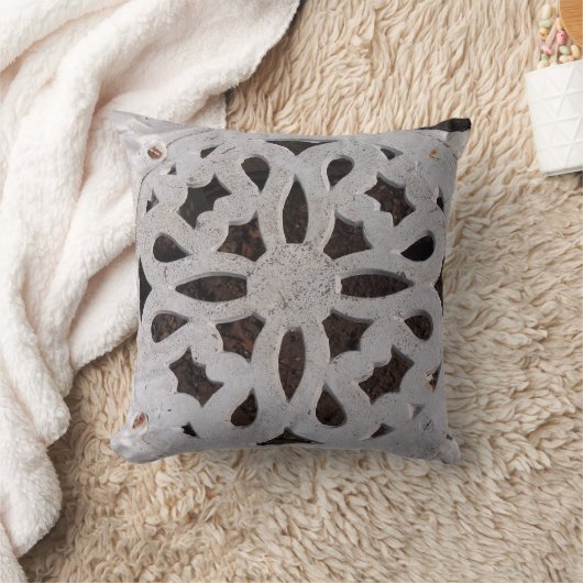 素朴でエレガントで旧式な錬鉄の枕 クッション (ブランケット)