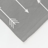 素朴でモダンな灰色のシカ及び白い矢 フリースブランケット (角)