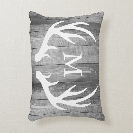 素朴で白いシルエットの木びき台の(雄ジカの)枝角及び灰色木 アクセントクッション (正面(垂直))