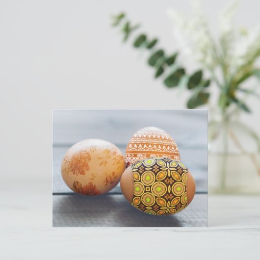 素朴で色彩の鮮やかなイースターエッグ シーズンポストカード (スタンド正面)
