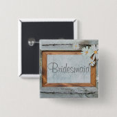 素朴で青い納屋の木製のデイジーの国の新婦付添人 缶バッジ (正面&裏面)