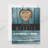 素朴で青い納屋の木製のハートの結婚式招待状 招待状 (正面)