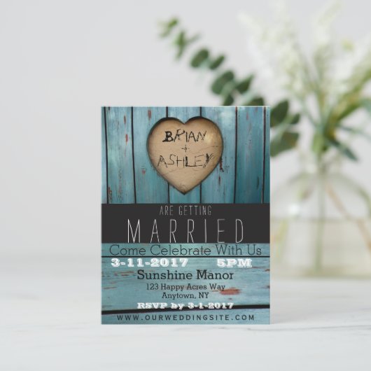素朴で青い納屋の木製のハートの結婚式招待状 招待状 (スタンド正面)