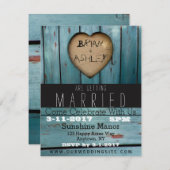 素朴で青い納屋の木製のハートの結婚式招待状 招待状 (正面/裏面)