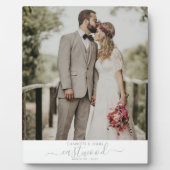 素朴なアウトドアウェディングの新婚夫婦の写真 フォトプラーク (正面)