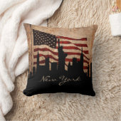 素朴なアメリカの旗のニューヨークのスカイライン|の陸標 クッション (ブランケット)