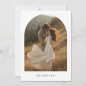 素朴なアーチの写真で挙式を報告しよう 私たち結婚しました ウェディング 案内状 (正面)