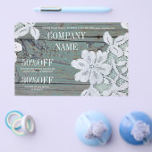 素朴なウェスタンカントリー風の白レースにターコイズブルーの古い倉庫木材 チラシ (シングル)