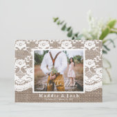 素朴なカジュアルな麻とレースの結婚式延期のお知らせ 招待状 (スタンド正面)