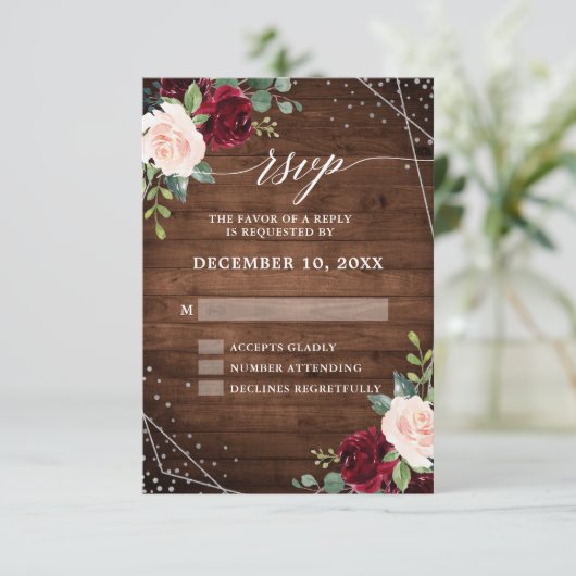 素朴なカントリーウッドの幾何学的なバーガンディーフラワーパターン 出欠カード (スタンド正面)