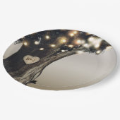 素朴なカントリーツリーとライト 現代的な納屋での結婚式 ペーパープレート (アングル)