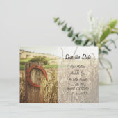 素朴なカントリー フェンスと馬蹄のSave the Date 招待状 (スタンド正面)