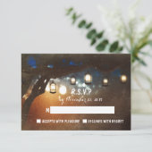 素朴なガーデンライト屋外ウェディングRSVPカード 出欠カード (スタンド正面)