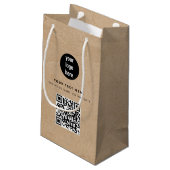 素朴なクラフトブラウンQRコードビジネスロゴ スモールペーパーバッグ (裏面アングル)