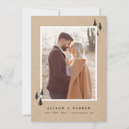 素朴なクラフト 手描きの山々と松の木の写真 セーブザデート