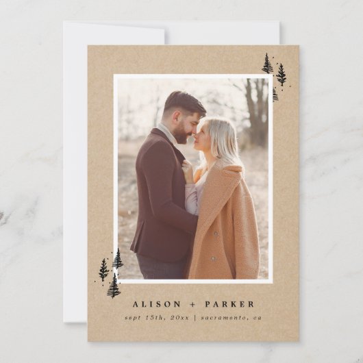 素朴なクラフト 手描きの山々と松の木の写真 セーブザデート (正面)