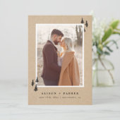 素朴なクラフト 手描きの山々と松の木の写真 セーブザデート (スタンド正面)