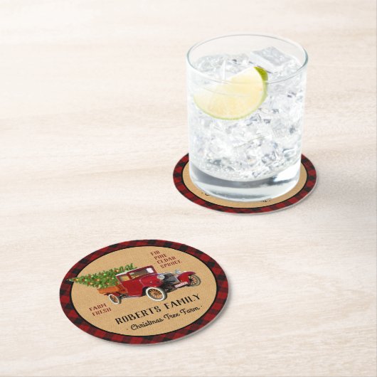 素朴なクリスマスツリーの農場のヴィンテージのトラックの赤い格子縞 ラウンドペーパーコースター (インサイチュ)