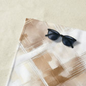 素朴なクリームブラウンのストライプ 誕生日 ビーチタオル (インサイチュ)