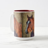 素朴なグランジ効果のスイバの馬のポートレート ツートーンマグカップ (正面左)