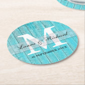 素朴なターコイズの木製の国の結婚式のモノグラム ラウンドペーパーコースター (アングル)
