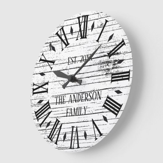 素朴なダメージ加工の木製ファミリー名ローマ数字 ラージ壁時計 (傾斜)